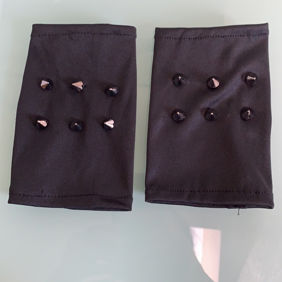 NWOT Studded Accessory Set - Picture 3 of 10